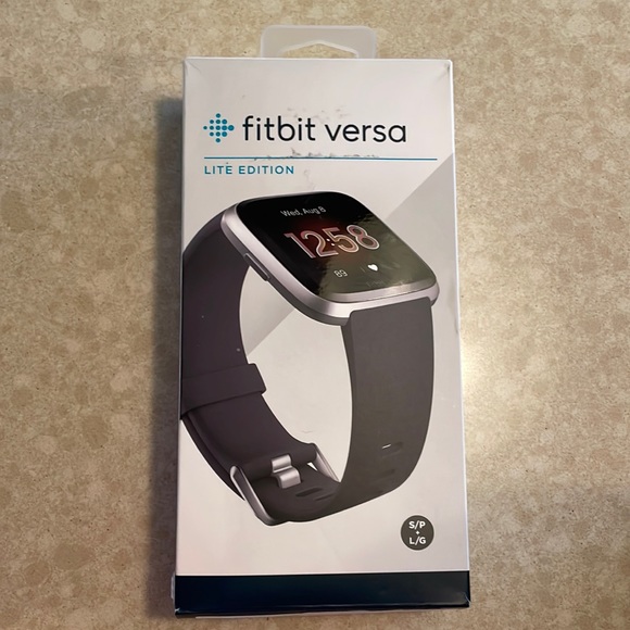 Fitbit Versa - Picture 1 of 8